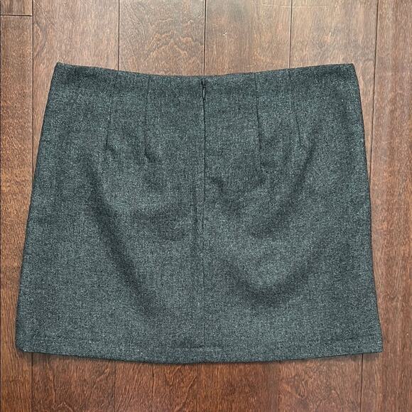 Willi Smith Wool Blend Gray Mini Skirt with Faux Slash Pockets, Size 6 - Picture 4 of 9